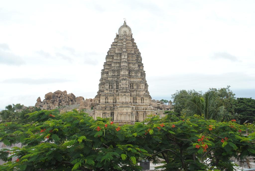 Gopi Guest House Hampi Bagian luar foto