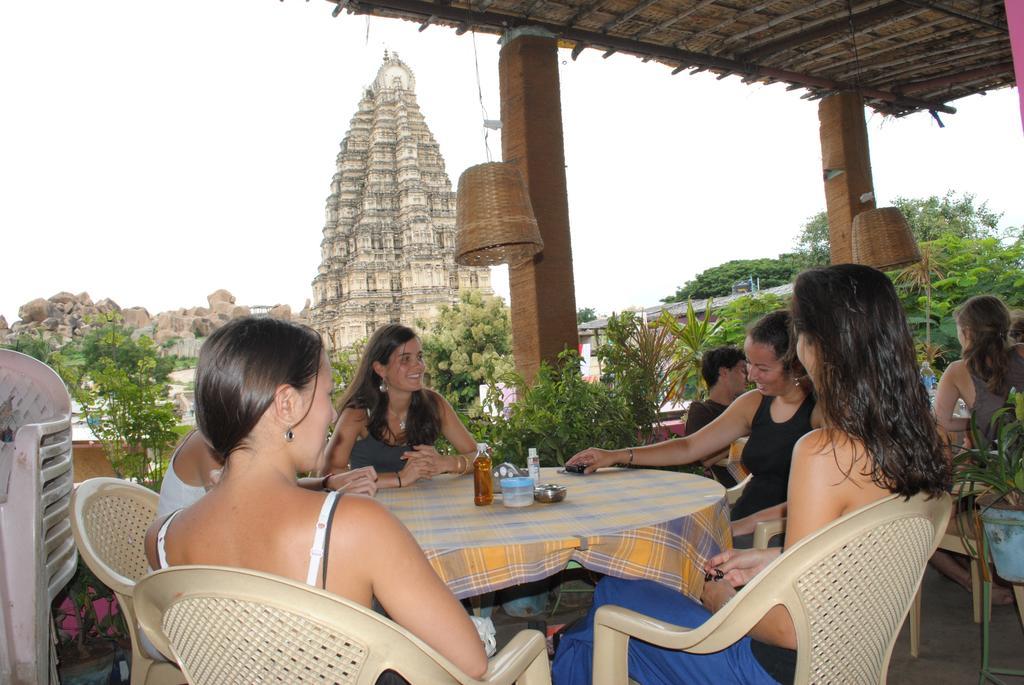 Gopi Guest House Hampi Bagian luar foto