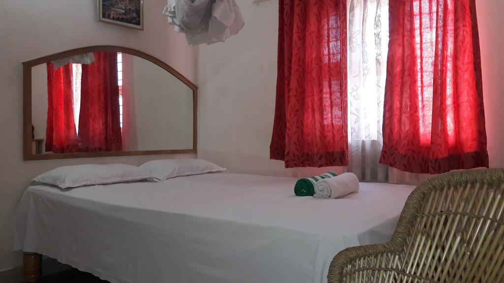 Gopi Guest House Hampi Bagian luar foto