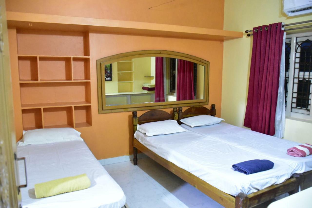 Gopi Guest House Hampi Bagian luar foto