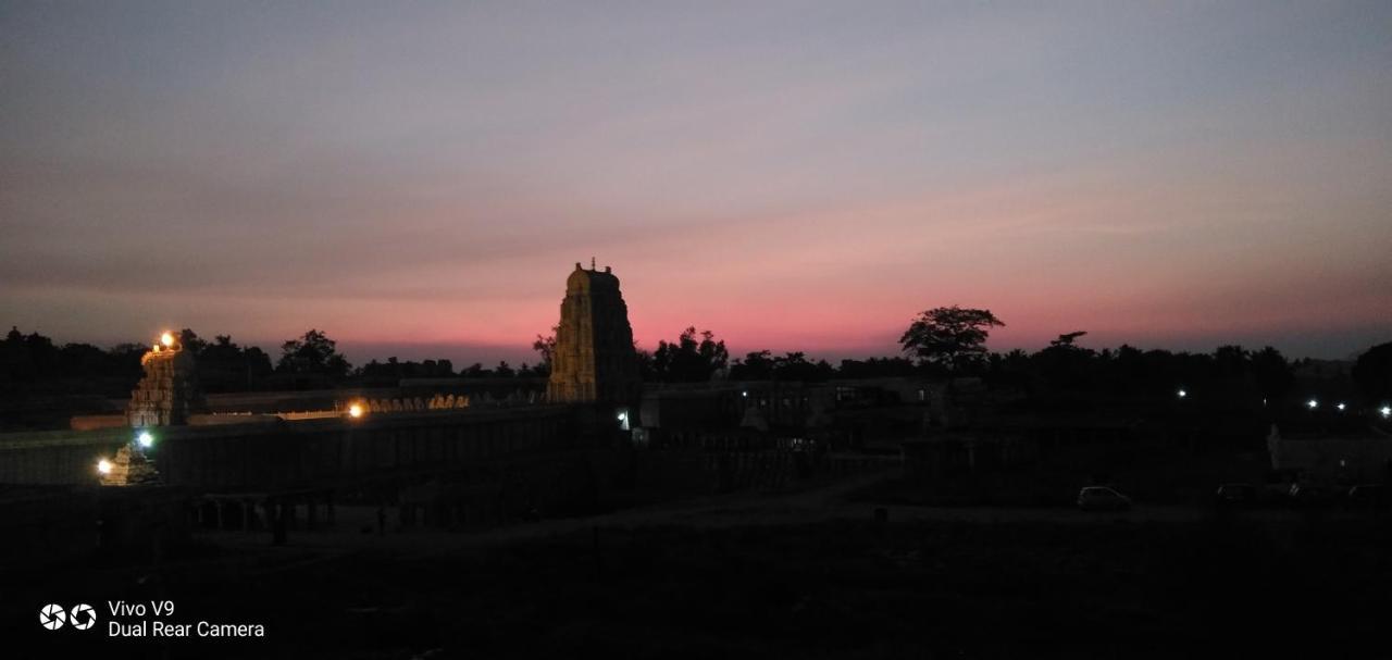 Gopi Guest House Hampi Bagian luar foto